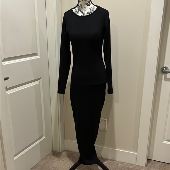 Elegant Black Long Sleeve Dress - Picture 2 of 5